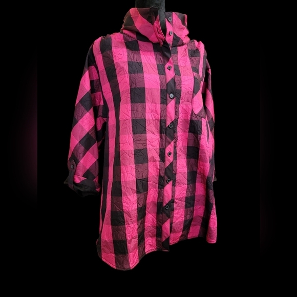 Peter Nygard M Red/Black 100% Polyester button up top - Picture 8 of 11